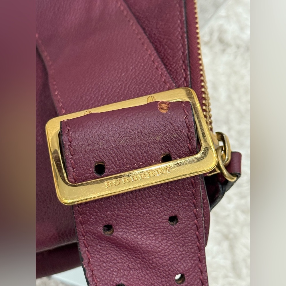 BURBERRY Helmsley Burgundy Leather House Check Adjustable Crossbody Bag - Picture 5 of 16